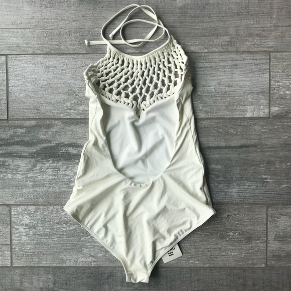 π₯π₯BILLABONG - ITS ABOUT ONE PIECEπ₯π₯ - Picture 4 of 4